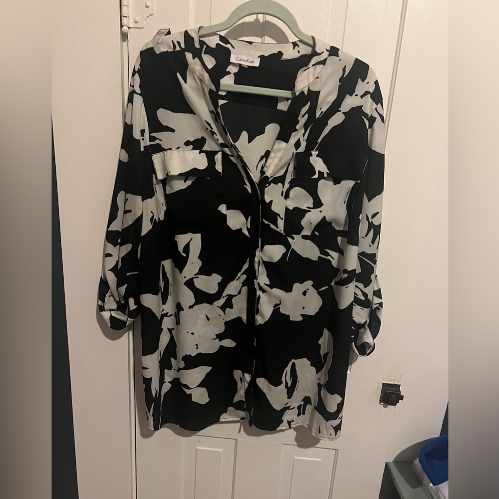 Floral Print Split Banded Collar Roll-Tab Sleeve Button Front Top